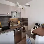 Just A Stone's Throw From The Sea Apartman