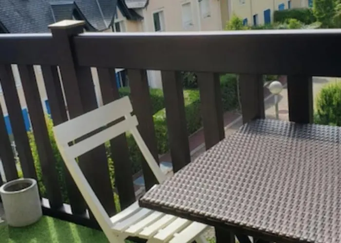 Апартаменты Just A Stone's Throw From The Sea Кабур