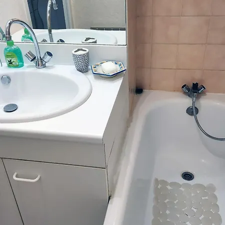 Just A Stone's Throw From The Sea Apartment