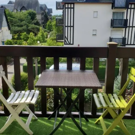 Apartment Just A Stone's Throw From The Sea Cabourg