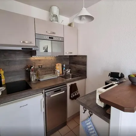 Just A Stone's Throw From The Sea Apartment