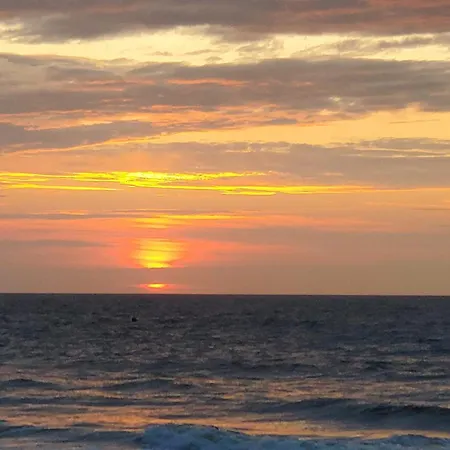 Apartment Just A Stone's Throw From The Sea *